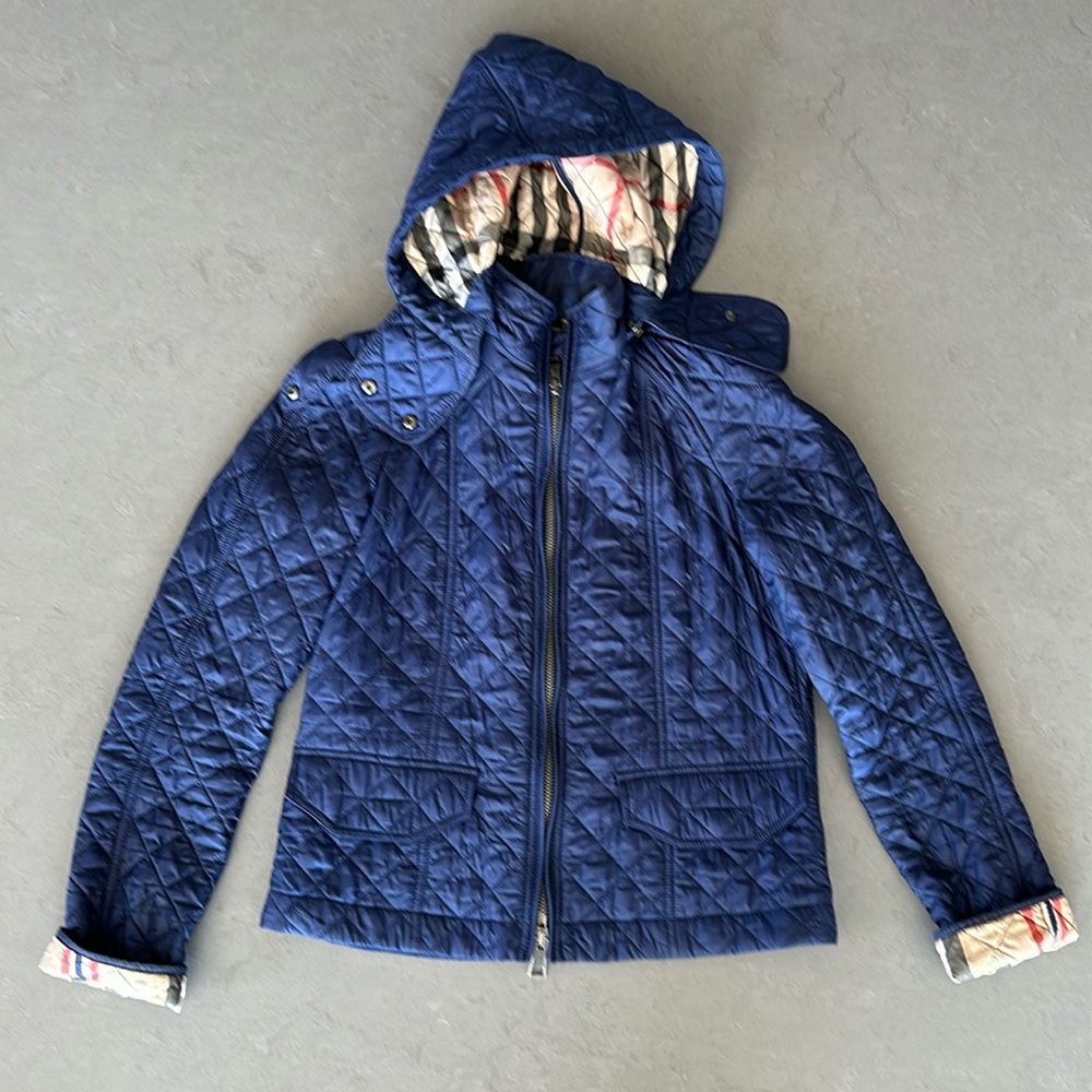 - Burberry quilted jacket size small GUC